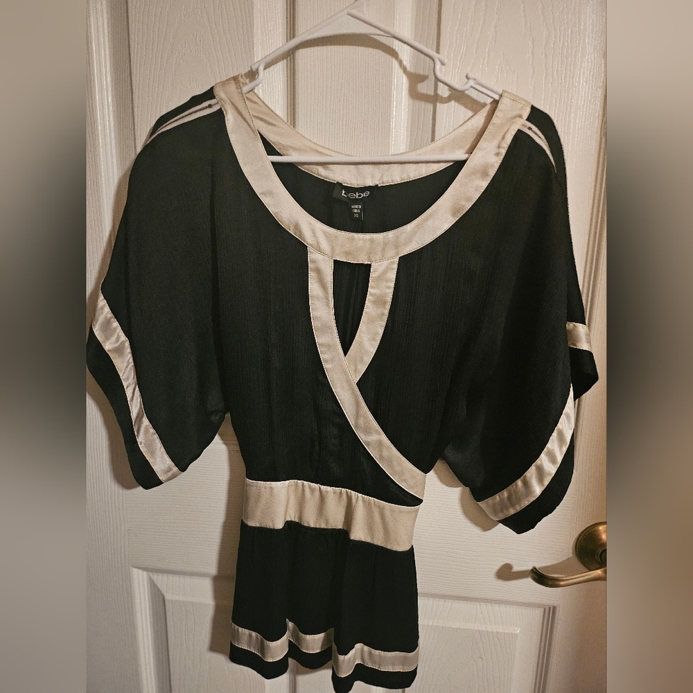 Bebe kimono top